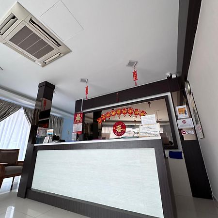 G Star Hotel Pantai Remis Esterno foto
