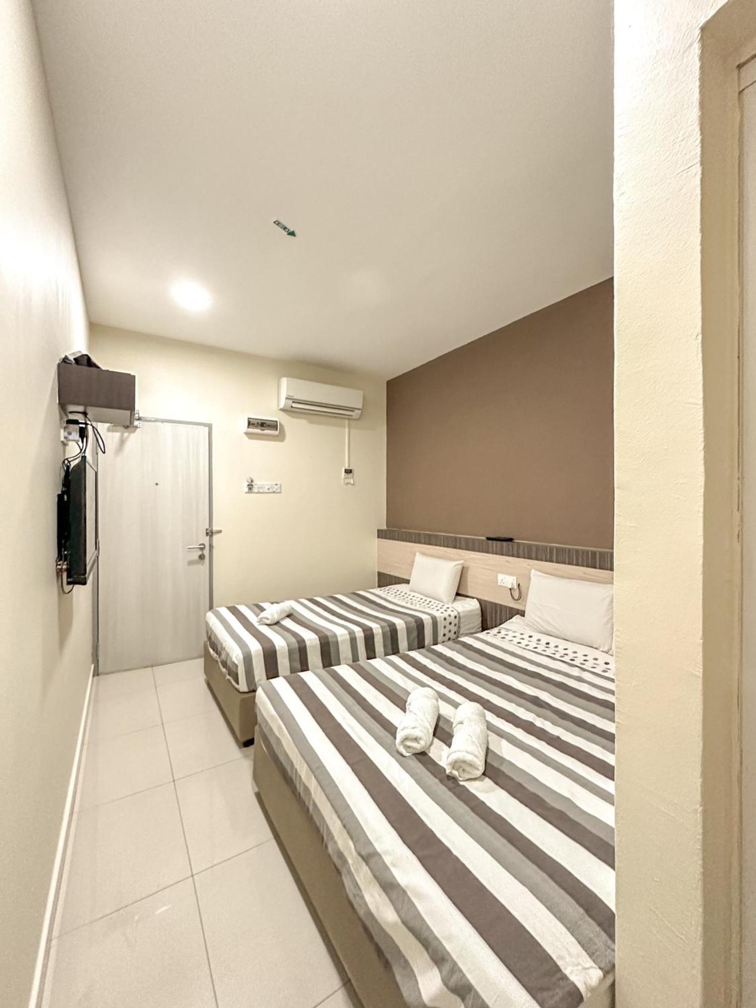 G Star Hotel Pantai Remis Esterno foto