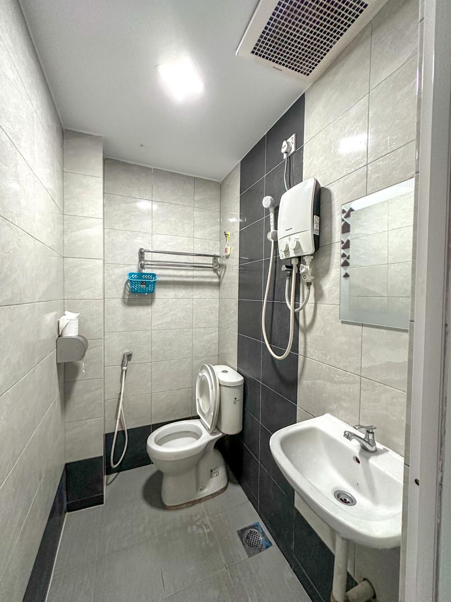G Star Hotel Pantai Remis Esterno foto