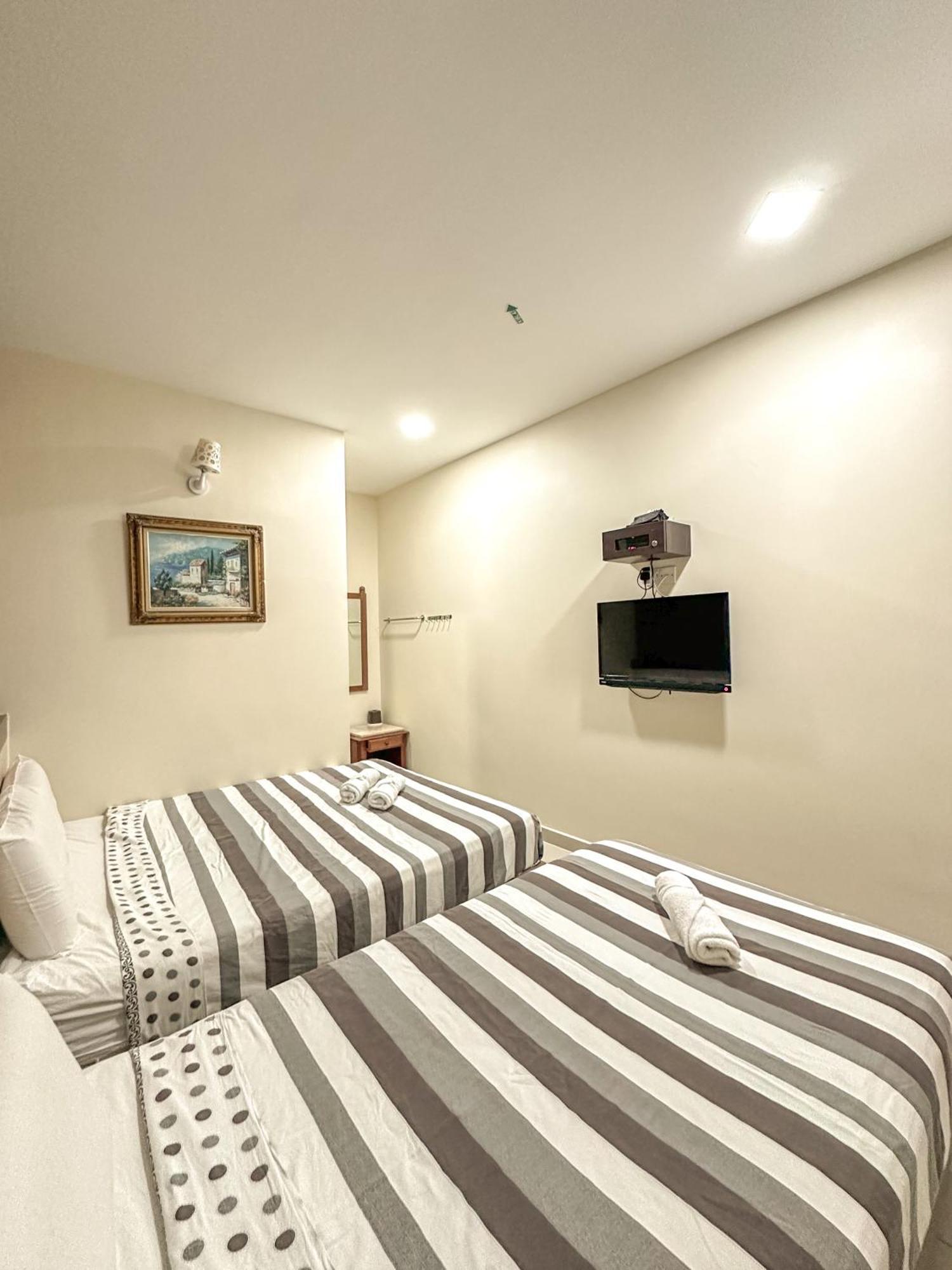 G Star Hotel Pantai Remis Esterno foto
