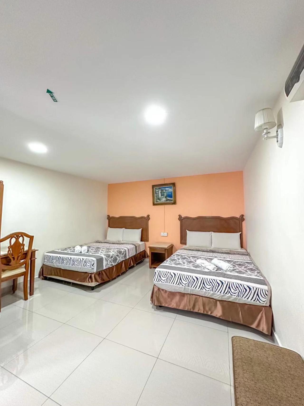 G Star Hotel Pantai Remis Esterno foto