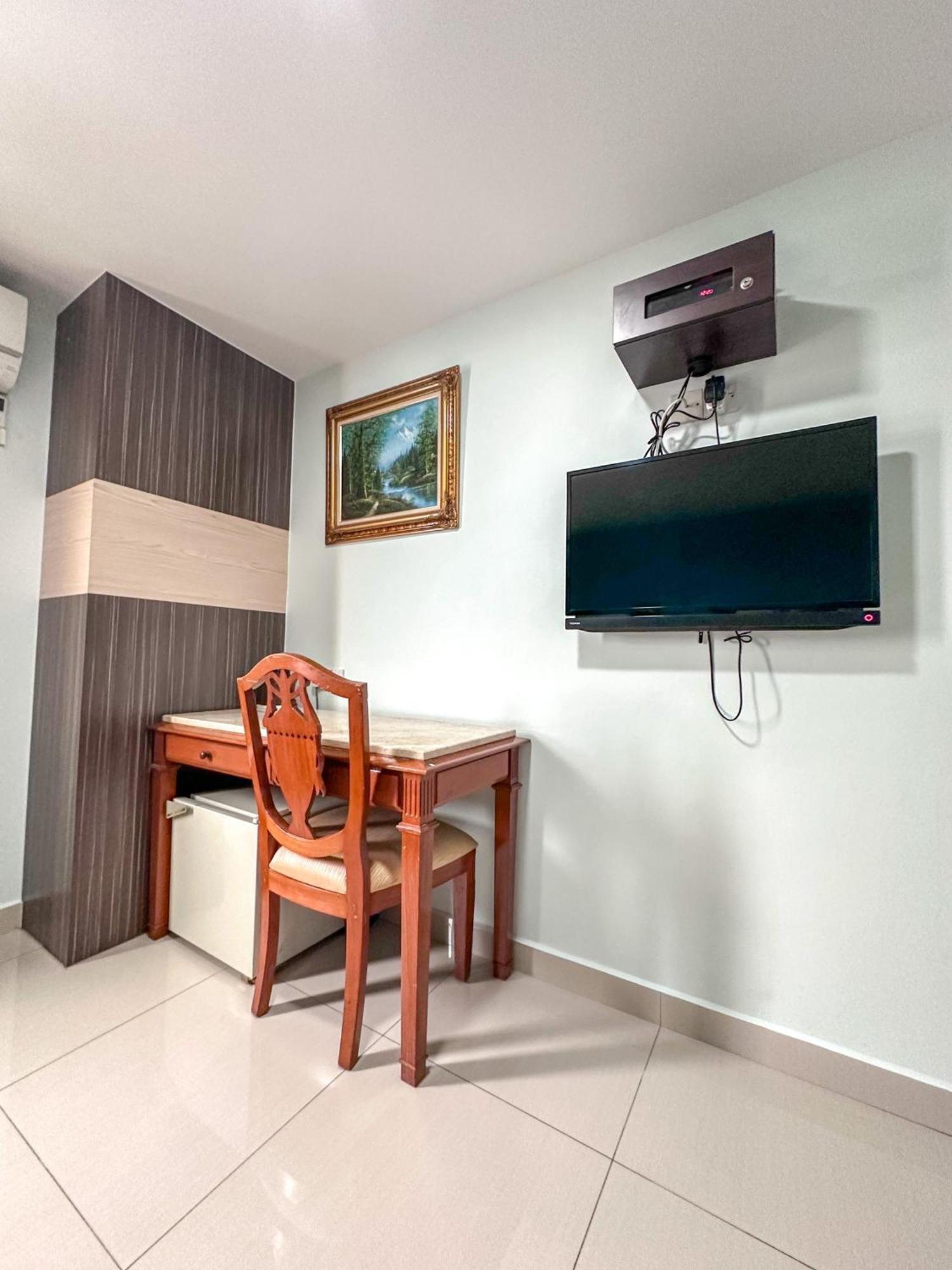 G Star Hotel Pantai Remis Esterno foto