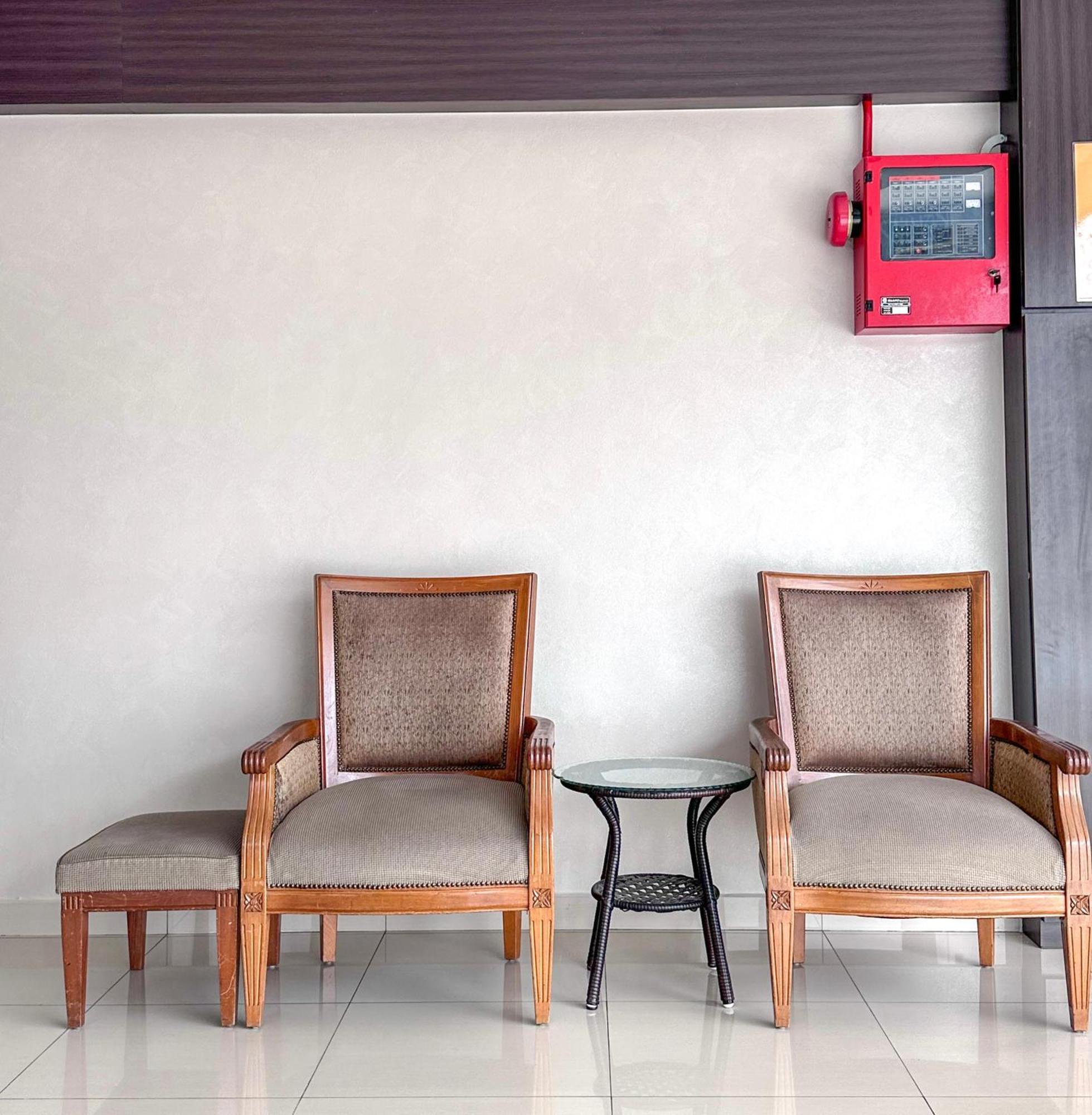 G Star Hotel Pantai Remis Esterno foto